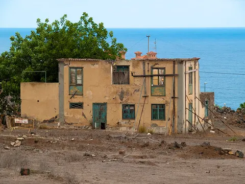 La Casa Amarilla