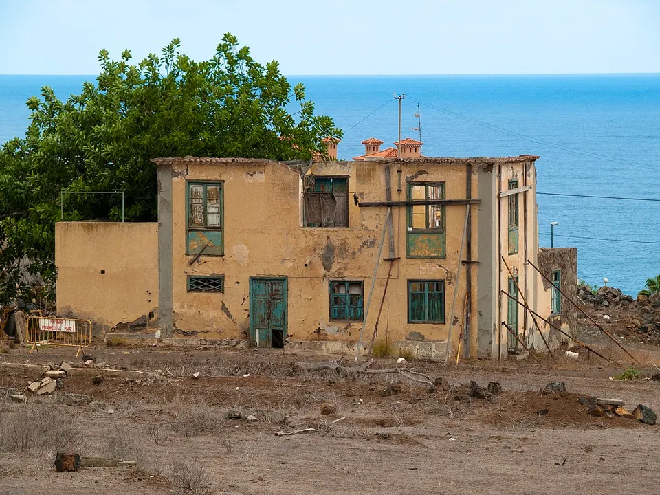 La Casa Amarilla